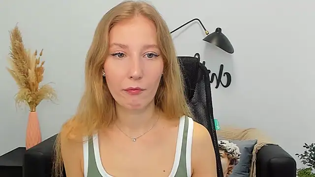 Snapshot of LolaWilsons chatting on March 19, 2025, 6:14 am LolaWilsons online show from March 19, 2025, 6:14 am