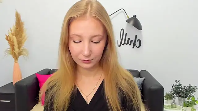 LolaWilsons online show from December 15, 2025, 7:12 am