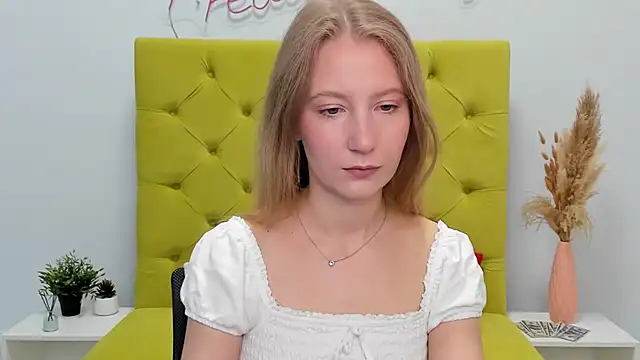 LolaWilsons online show from May 2, 2026, 7:24 am