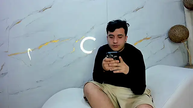 SlimLoves online show from February 16, 2026, 7:48 am