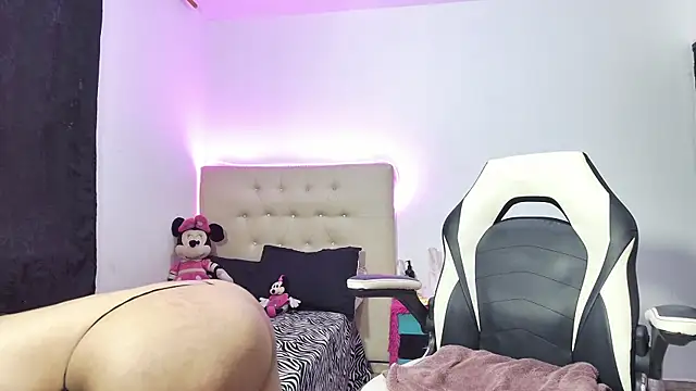 Snapshot of Isis_brown7 chatting on February 21, 2025, 10:48 pm Isis brown7 online show from February 21, 2025, 10:48 pm