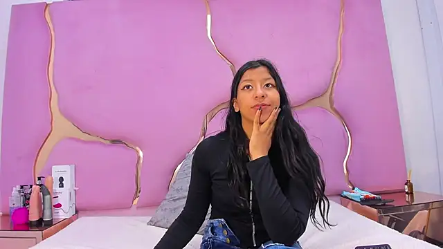 Snapshot of VaneLin18 chatting on October 1, 2025, 11:11 pm VaneLin18 online show from October 1, 2025, 11:11 pm