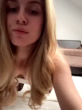 Snapshot of RozzitaBedberry chatting on November 14, 2025, 11:53 am RozzitaBedberry online show from November 14, 2025, 11:53 am