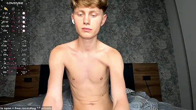 christian di0r online show from March 16, 2025, 3:17 pm