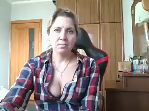 Snapshot of IrinaB1 chatting on February 13, 2025, 12:11 pm IrinaB1 online show from February 13, 2025, 12:11 pm