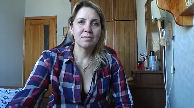 Snapshot of IrinaB1 chatting on February 19, 2025, 7:50 am IrinaB1 online show from February 19, 2025, 7:50 am