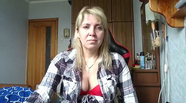 Snapshot of IrinaB1 chatting on March 3, 2025, 8:05 am IrinaB1 online show from March 3, 2025, 8:05 am