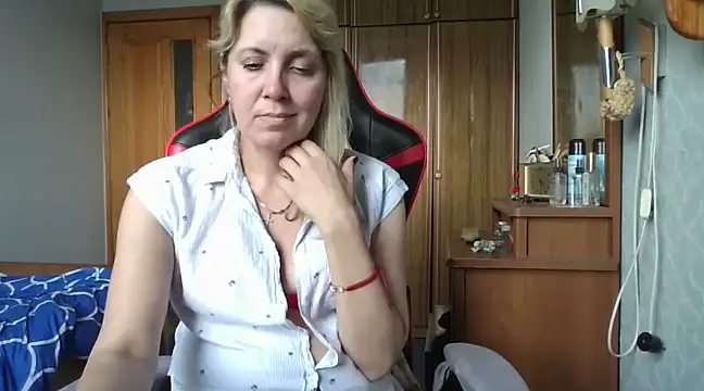 Snapshot of IrinaB1 chatting on March 14, 2025, 2:30 pm IrinaB1 online show from March 14, 2025, 2:30 pm