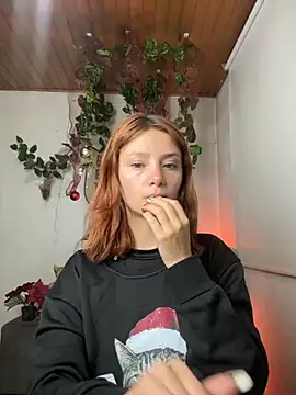 Snapshot of ari_kat chatting on December 4, 2025, 11:24 pm ari kat online show from December 4, 2025, 11:24 pm