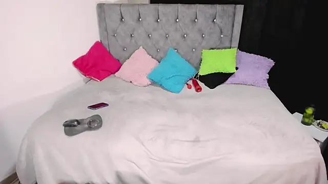 valenthottie online show from March 23, 2025, 2:48 am