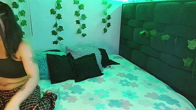 Snapshot of the_lesbian_game chatting on February 5, 2025, 3:45 am the lesbian game online show from February 5, 2025, 3:45 am