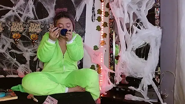 Snapshot of the_lesbian_game chatting on November 1, 2025, 3:30 am the lesbian game online show from November 1, 2025, 3:30 am