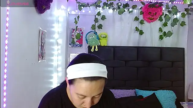 the lesbian game online show from April 28, 2026, 7:19 pm