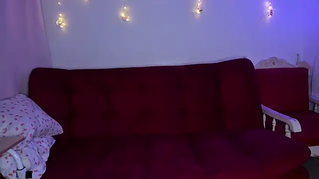 Snapshot of ohpetitemuse chatting on December 3, 2025, 8:40 pm ohpetitemuse online show from December 3, 2025, 8:40 pm