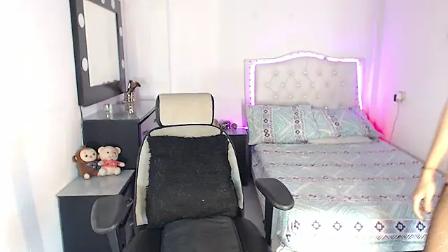 Snapshot of Alexia_Dolly chatting on December 2, 2024, 10:23 pm Alexia Dolly online show from December 2, 2024, 10:23 pm