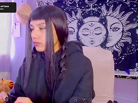 melissahowl online show from August 3, 2026, 6:33 pm