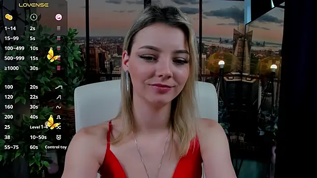 pretty little thing online show from December 6, 2024, 10:16 am