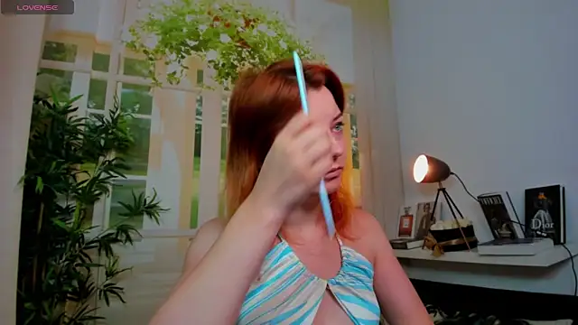 pretty little thing online show from September 30, 2025, 5:12 am