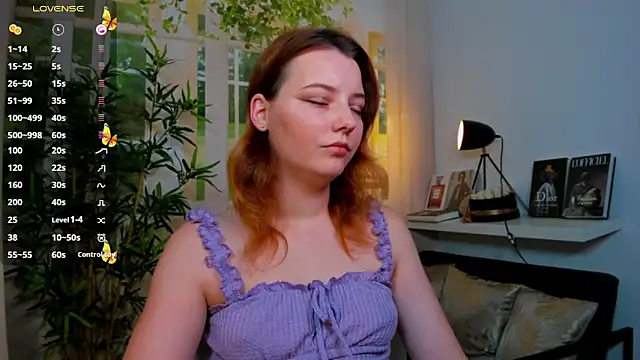 pretty little thing online show from November 20, 2025, 4:07 pm