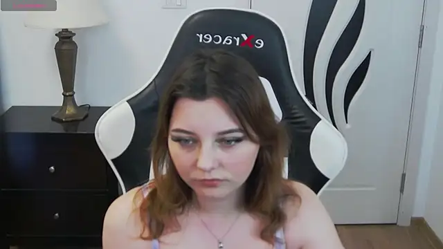 pretty little thing online show from April 28, 2026, 6:46 pm