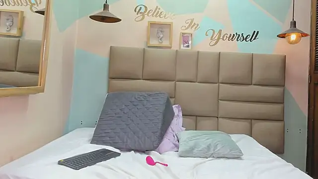 Snapshot of lilybaudyn_ chatting on March 21, 2025, 5:11 am lilybaudyn online show from March 21, 2025, 5:11 am