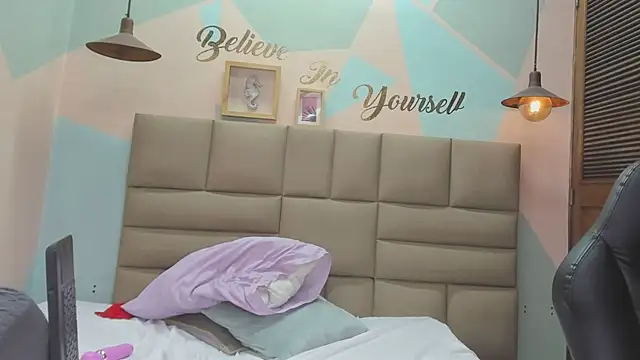 Snapshot of lilybaudyn_ chatting on March 21, 2025, 8:17 am lilybaudyn online show from March 21, 2025, 8:17 am