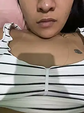 katrienee online show from February 1, 2025, 2:47 am