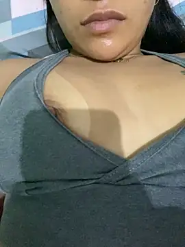 katrienee online show from February 14, 2025, 2:39 am