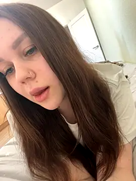 Snapshot of Marylallka5 chatting on October 19, 2025, 9:32 am Marylallka5 online show from October 19, 2025, 9:32 am