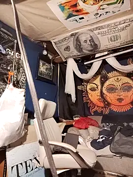 Snapshot of Gillygilly76 chatting on March 22, 2025, 12:35 pm Gillygilly76 online show from March 22, 2025, 12:35 pm