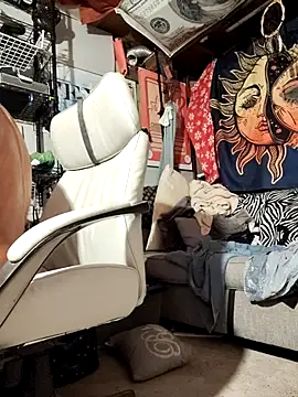 Snapshot of Gillygilly76 chatting on October 16, 2025, 1:28 am Gillygilly76 online show from October 16, 2025, 1:28 am