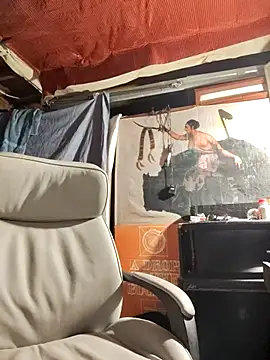 Snapshot of Gillygilly76 chatting on October 30, 2025, 4:36 am Gillygilly76 online show from October 30, 2025, 4:36 am