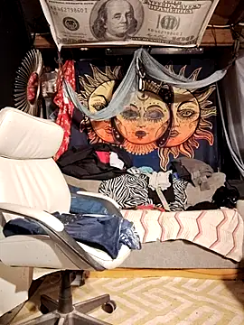 Snapshot of Gillygilly76 chatting on November 9, 2025, 6:55 am Gillygilly76 online show from November 9, 2025, 6:55 am