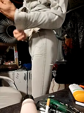 Snapshot of Gillygilly76 chatting on November 14, 2025, 6:01 am Gillygilly76 online show from November 14, 2025, 6:01 am