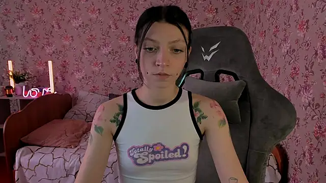 Snapshot of Lolly_Haze chatting on November 25, 2025, 4:23 am Lolly Haze online show from November 25, 2025, 4:23 am