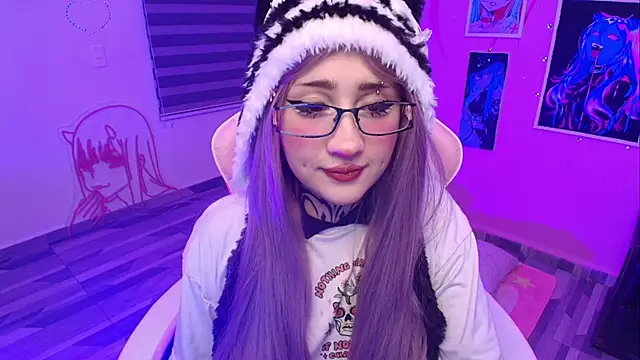 Snapshot of Miwa_violet chatting on May 26, 2026, 2:40 am Miwa violet online show from May 26, 2026, 2:40 am