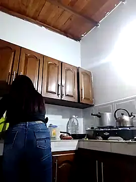 Dakary hot online show from December 14, 2024, 6:52 pm