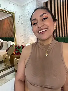 MonicaMoret online show from February 18, 2026, 12:34 pm