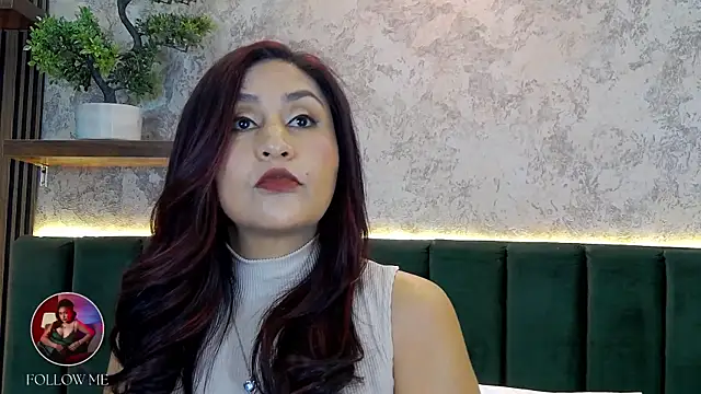 Snapshot of MonicaMoret chatting on May 19, 2026, 12:33 pm MonicaMoret online show from May 19, 2026, 12:33 pm