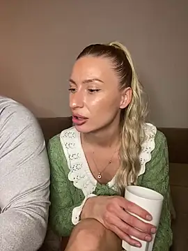 belle98 online show from December 13, 2025, 7:53 pm