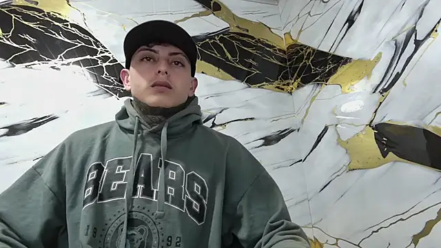 Snapshot of Kevin22_222 chatting on January 10, 2025, 5:37 am Kevin22 222 online show from January 10, 2025, 5:37 am