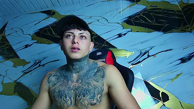 Snapshot of Kevin22_222 chatting on January 28, 2025, 3:57 am Kevin22 222 online show from January 28, 2025, 3:57 am