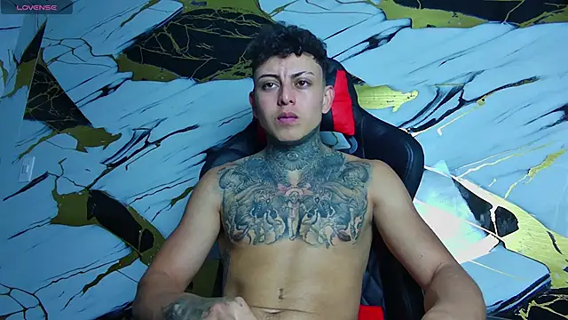 Snapshot of Kevin22_222 chatting on February 11, 2025, 3:08 am Kevin22 222 online show from February 11, 2025, 3:08 am