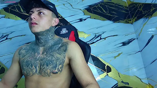 Snapshot of Kevin22_222 chatting on March 23, 2025, 5:00 am Kevin22 222 online show from March 23, 2025, 5:00 am