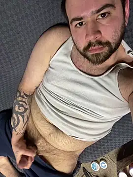 Snapshot of bighung1990 chatting on February 22, 2026, 4:35 am bighung1990 online show from February 22, 2026, 4:35 am