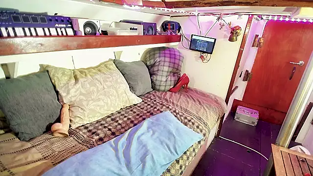 Honeykiss23 online show from March 26, 2026, 7:41 pm