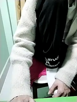 Luxcute286 online show from February 22, 2025, 12:40 pm