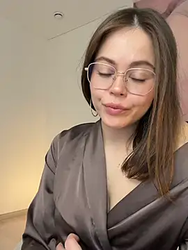 Kelly Cuutie online show from April 9, 2026, 1:38 am