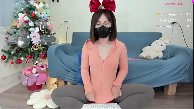 Snapshot of Baby_Claraa chatting on December 15, 2024, 9:03 am Baby Claraa online show from December 15, 2024, 9:03 am