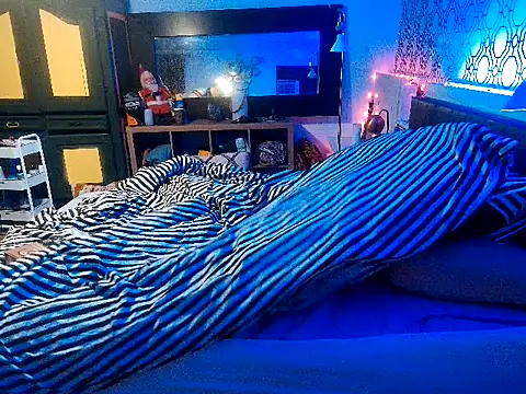 Snapshot of RawRyder8 chatting on September 19, 2025, 4:14 am RawRyder8 online show from September 19, 2025, 4:14 am